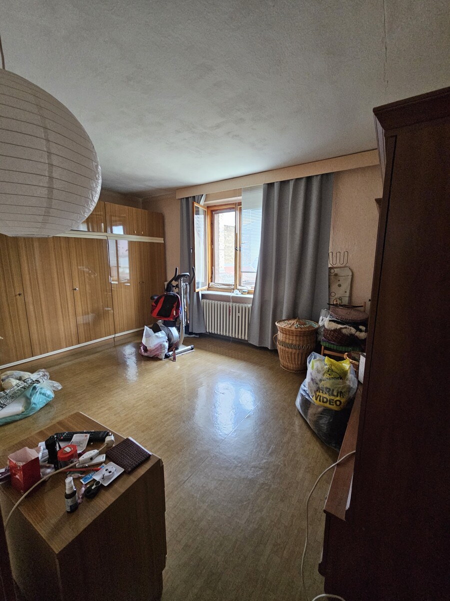 Reserviert – Charmantes Einfamilienhaus mit Garten und 3 Garagen in ruhiger Lage von Straach