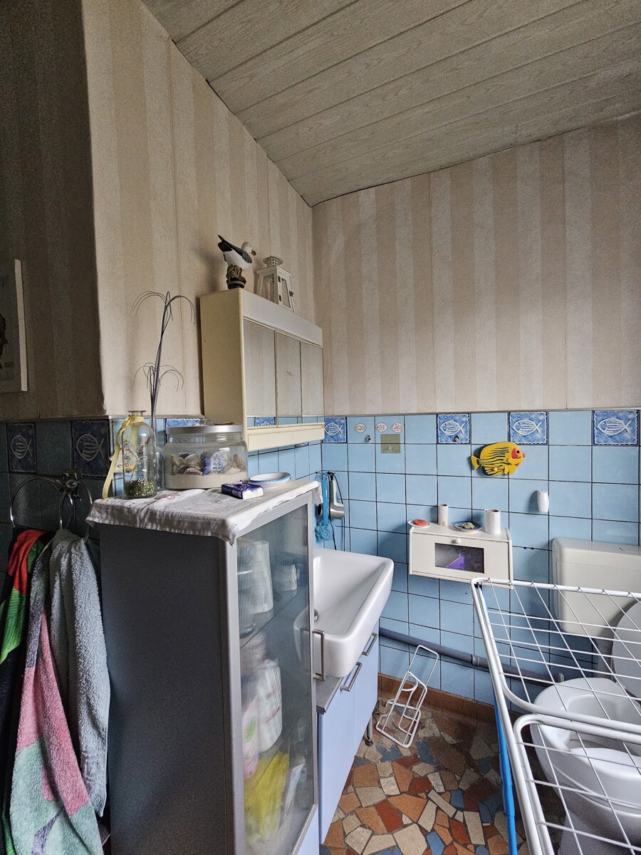 Reserviert – Charmantes Einfamilienhaus mit Garten und 3 Garagen in ruhiger Lage von Straach