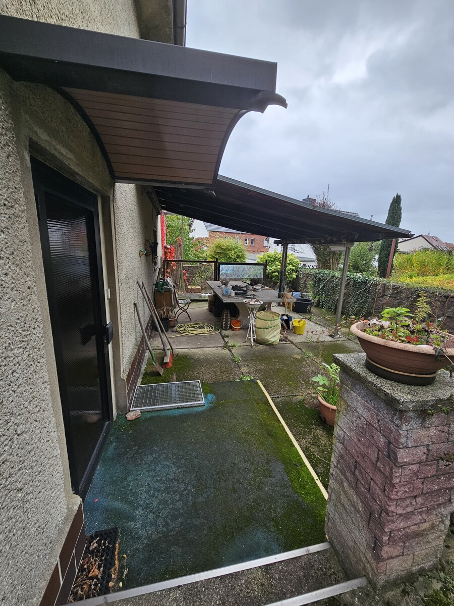 Reserviert – Charmantes Einfamilienhaus mit Garten und 3 Garagen in ruhiger Lage von Straach