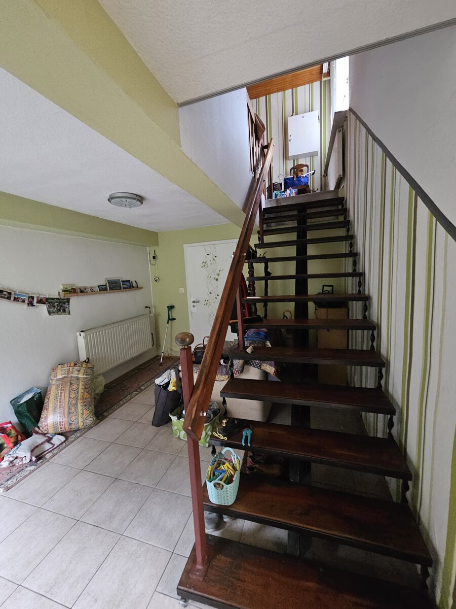 Reserviert – Charmantes Einfamilienhaus mit Garten und 3 Garagen in ruhiger Lage von Straach