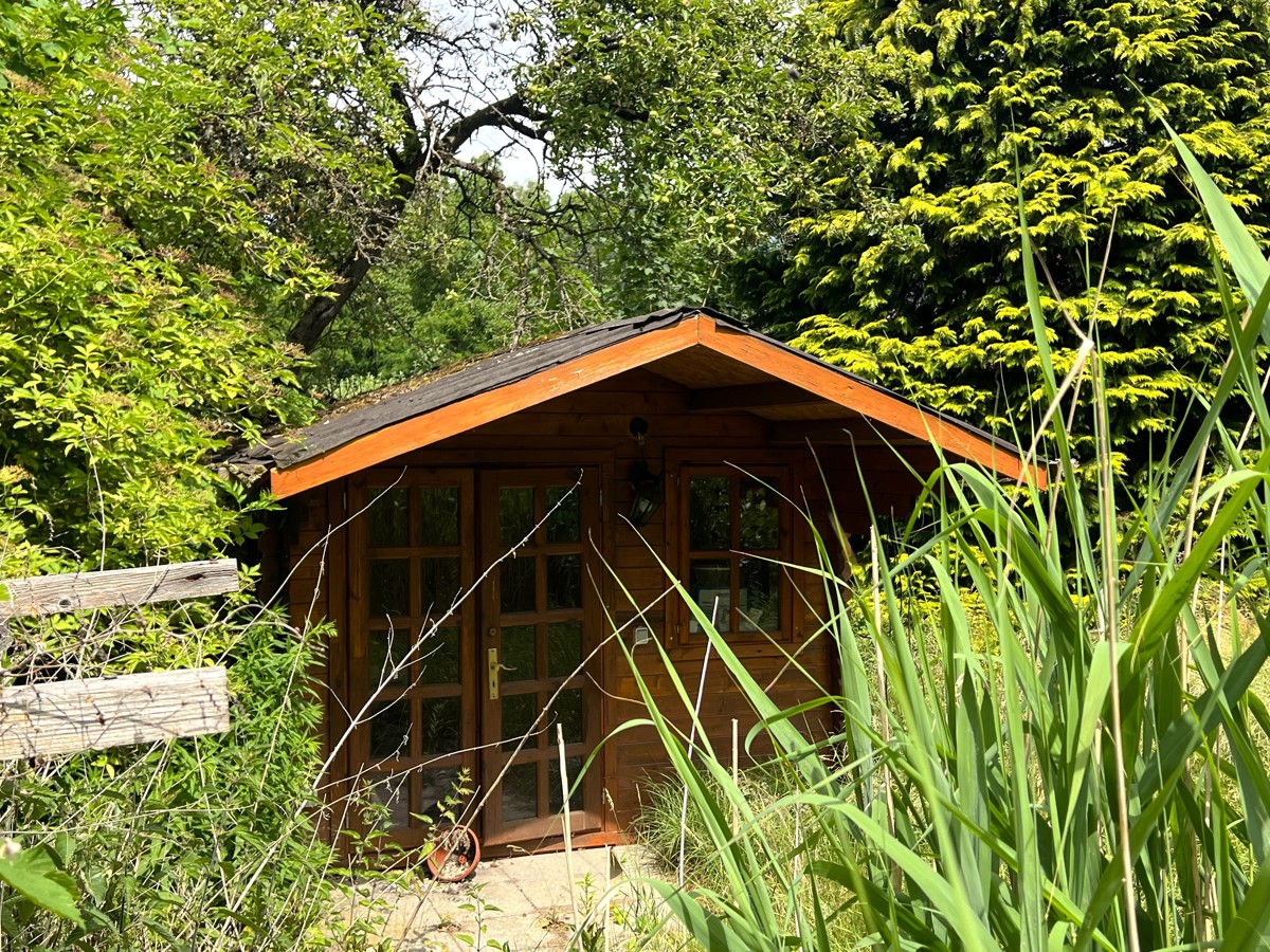 PROVISIONSFREI | Handwerkerobjekt auf großem Grundstück in ruhiger Lage