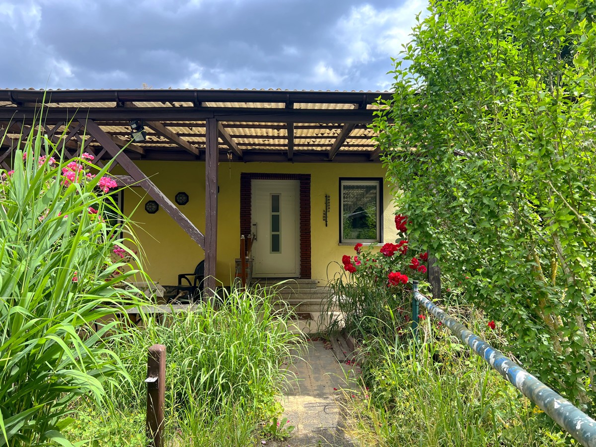 PROVISIONSFREI | Handwerkerobjekt auf großem Grundstück in ruhiger Lage