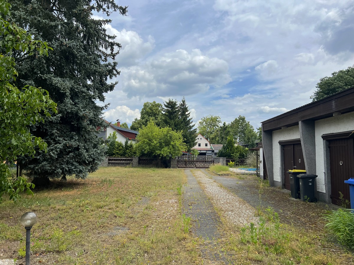 PROVISIONSFREI | Handwerkerobjekt auf großem Grundstück in ruhiger Lage