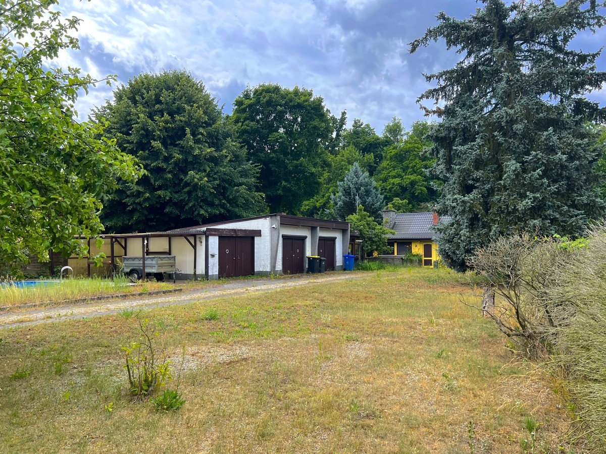 PROVISIONSFREI | Handwerkerobjekt auf großem Grundstück in ruhiger Lage