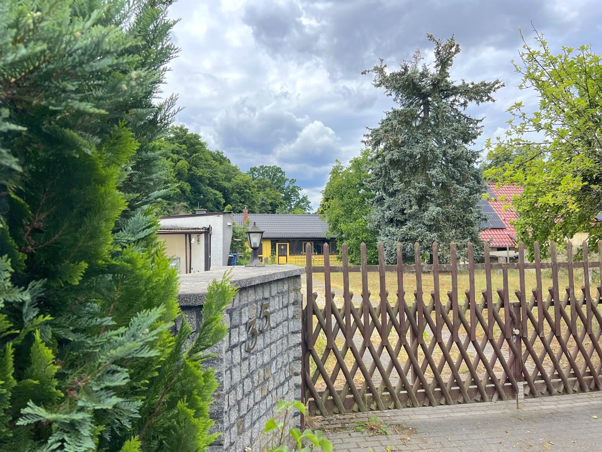 PROVISIONSFREI | Handwerkerobjekt auf großem Grundstück in ruhiger Lage