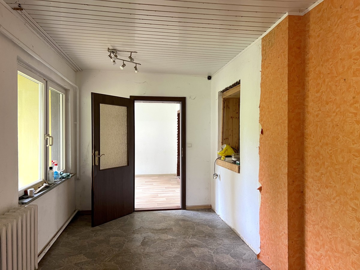 PROVISIONSFREI | Handwerkerobjekt auf großem Grundstück in ruhiger Lage