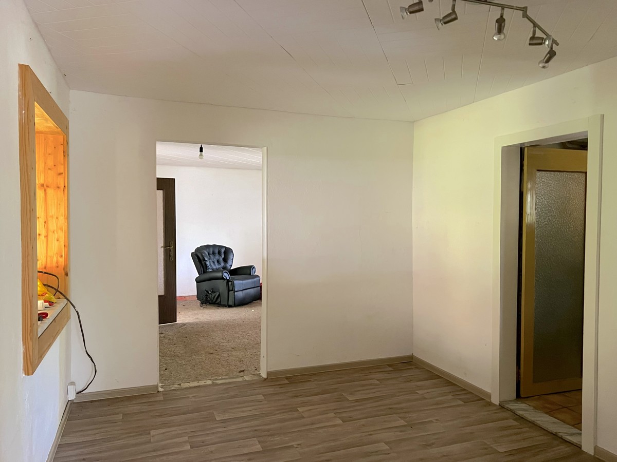 PROVISIONSFREI | Handwerkerobjekt auf großem Grundstück in ruhiger Lage