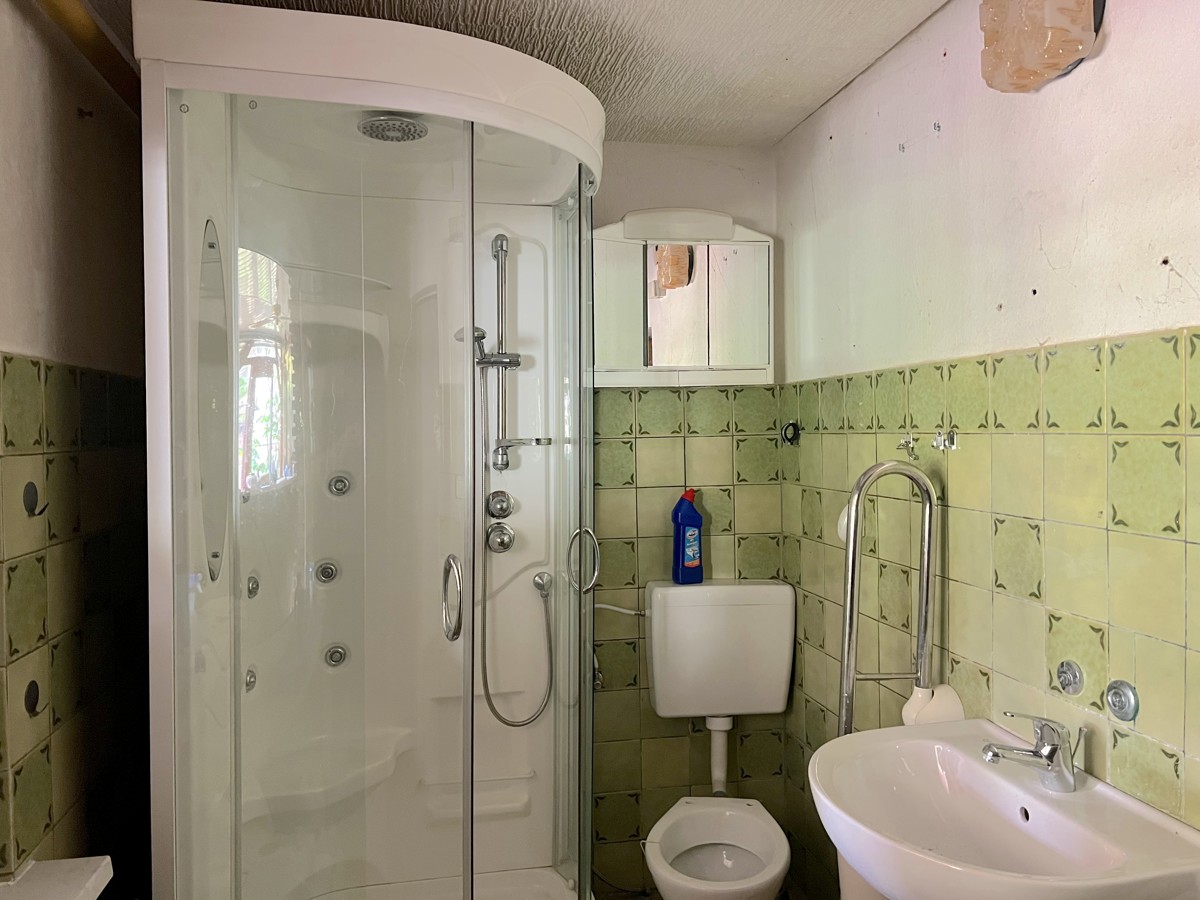 PROVISIONSFREI | Handwerkerobjekt auf großem Grundstück in ruhiger Lage