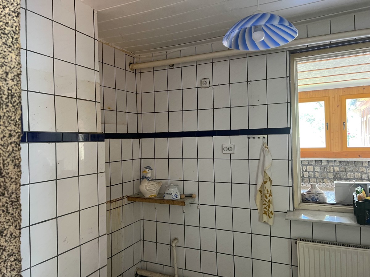 PROVISIONSFREI | Handwerkerobjekt auf großem Grundstück in ruhiger Lage