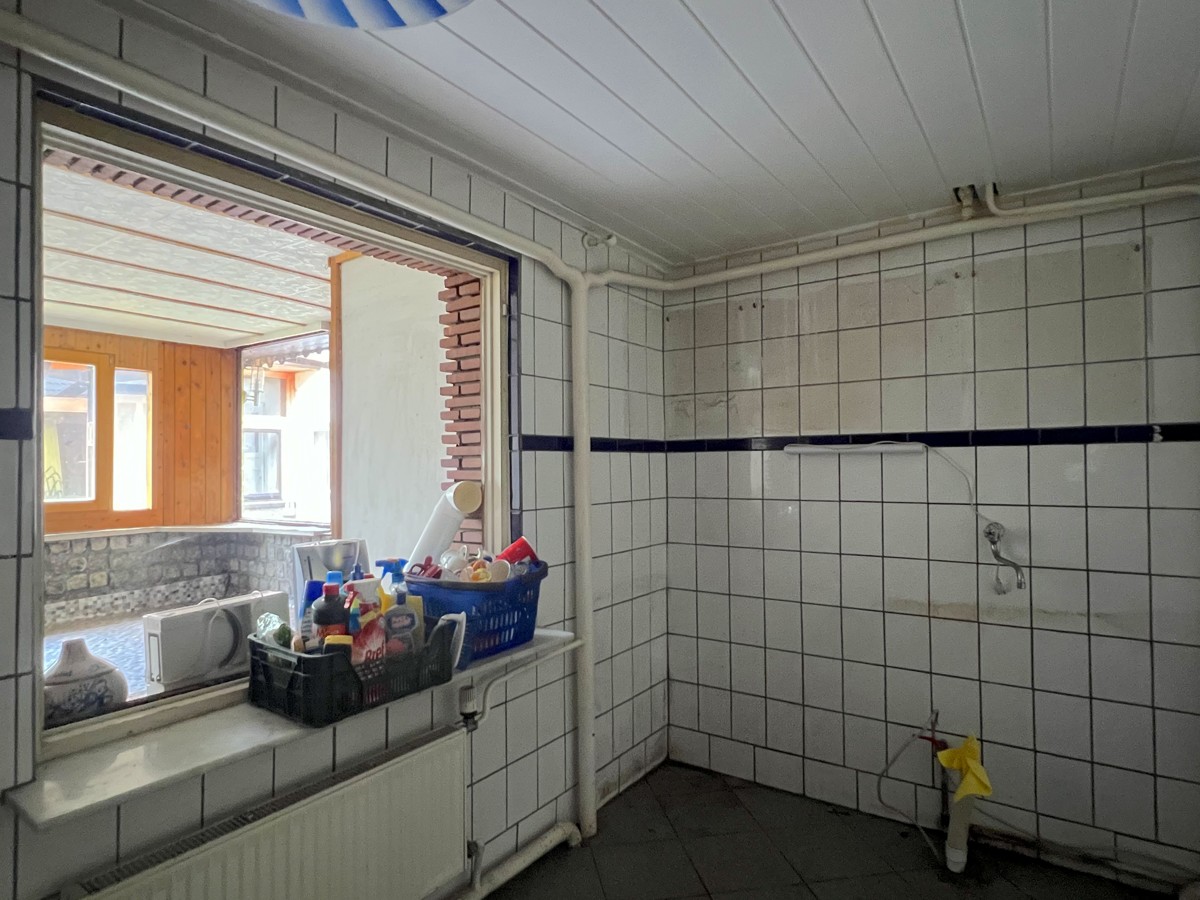 PROVISIONSFREI | Handwerkerobjekt auf großem Grundstück in ruhiger Lage