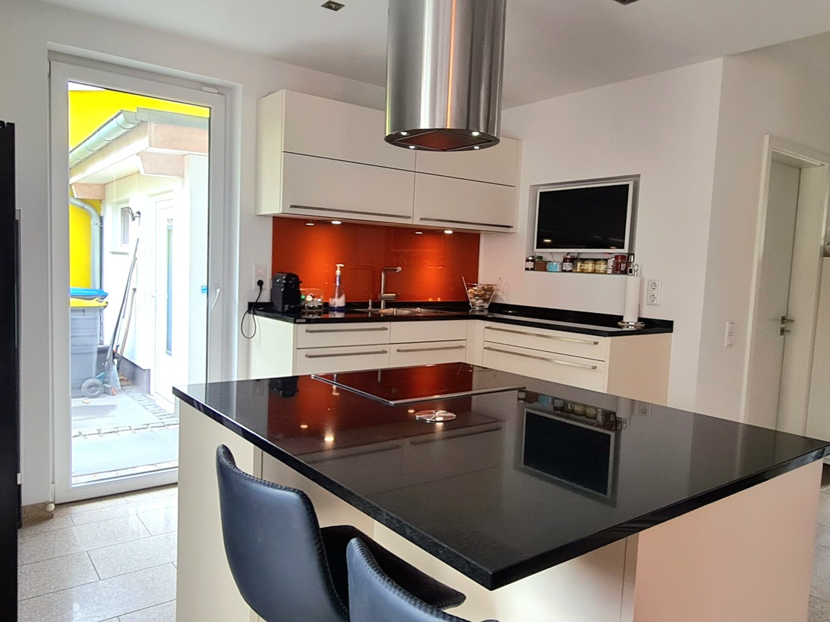 Exklusive Stadtvilla + Gästehaus | 2013, 156 m² + 45 m², Erdwärme, Top-Ausstattung, Südgrundstück