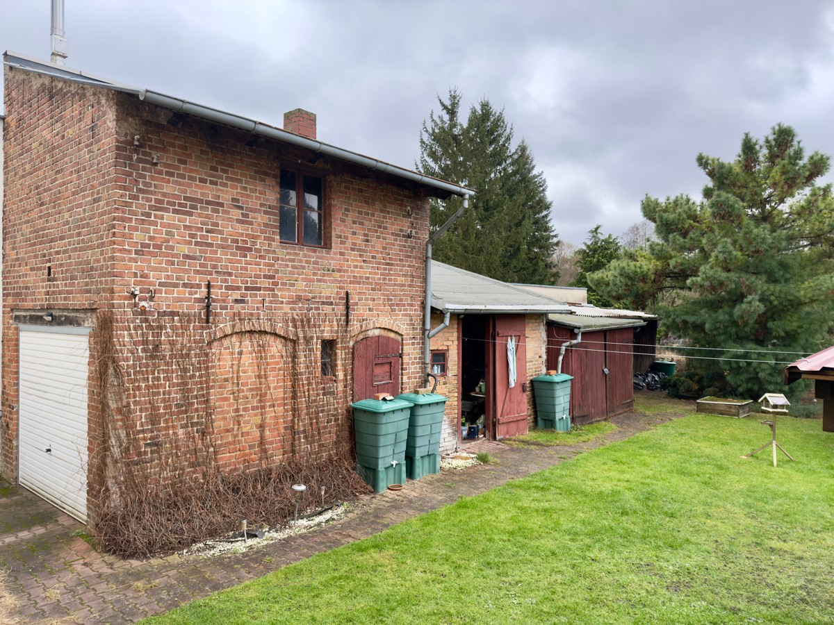 Stilvolle Stadtvilla 170m² mit großem 1383m² Sonnengrundstück in Südlage, viel Potential,