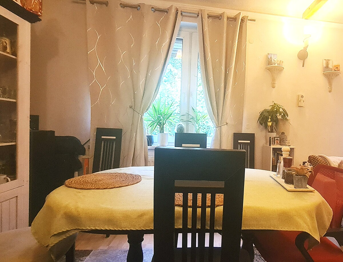 Ideal für kleine Familien: Perfektes Zuhause für bis zu 3 Personen mit Keller, Kamin und vieles mehr