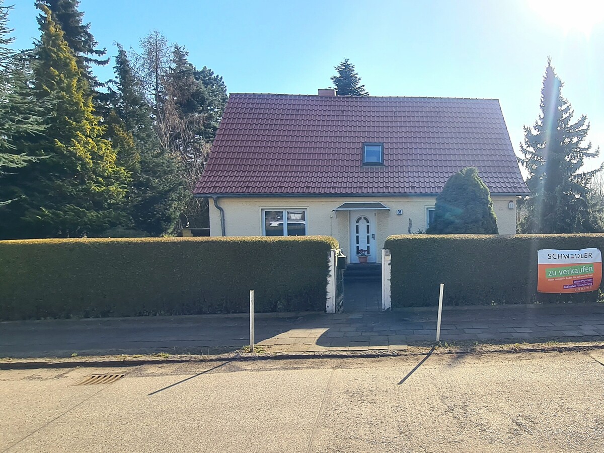 NEUER PREIS|1.056m² Sonnengrundstück in Südlage, charmante Einfamilienhaus, Garage, viel Nebengelass