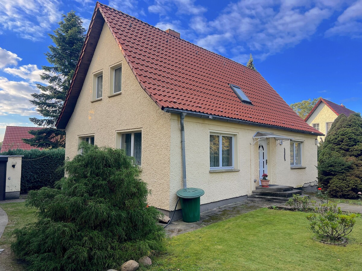 NEUER PREIS|1.056m² Sonnengrundstück in Südlage, charmante Einfamilienhaus, Garage, viel Nebengelass