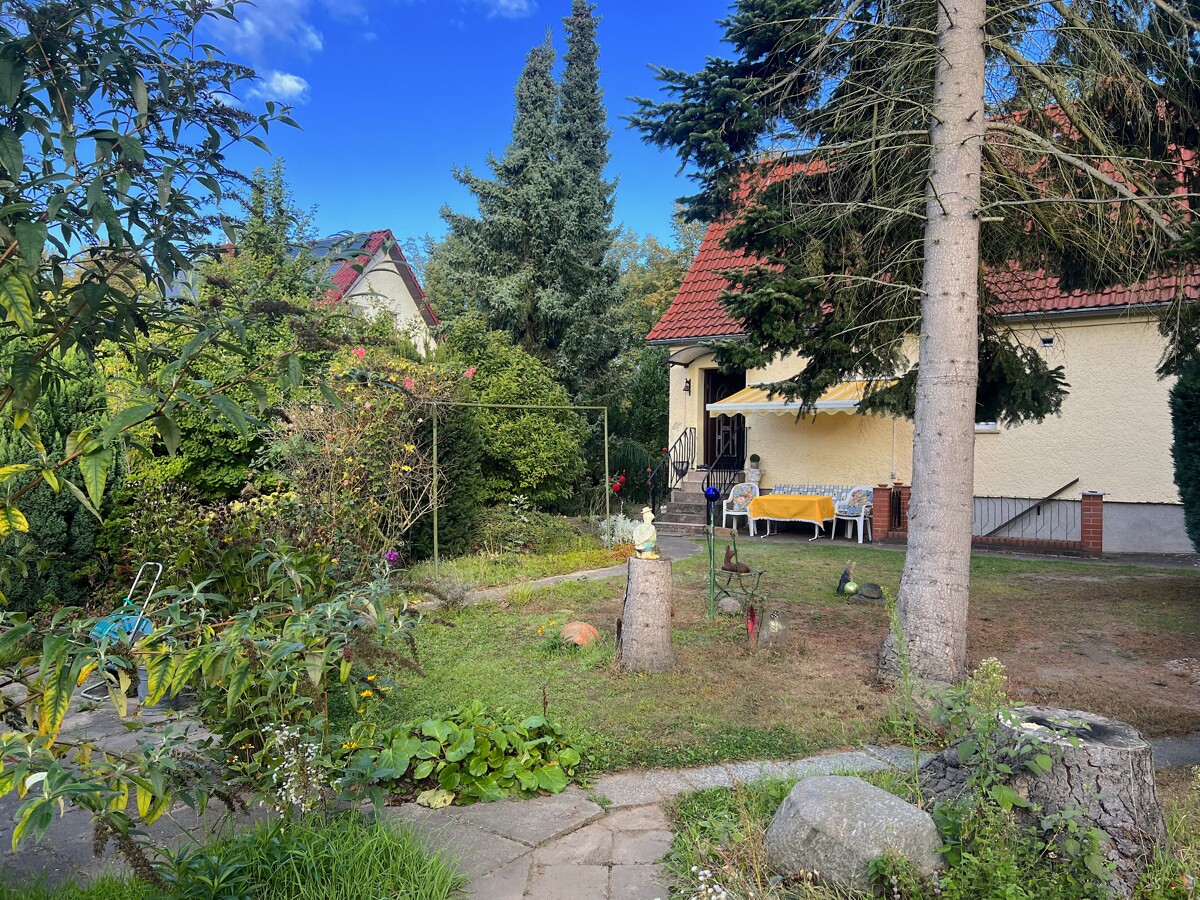 NEUER PREIS|1.056m² Sonnengrundstück in Südlage, charmante Einfamilienhaus, Garage, viel Nebengelass
