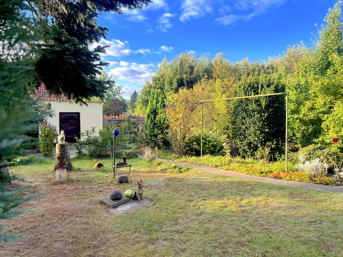 NEUER PREIS|1.056m² Sonnengrundstück in Südlage, charmante Einfamilienhaus, Garage, viel Nebengelass