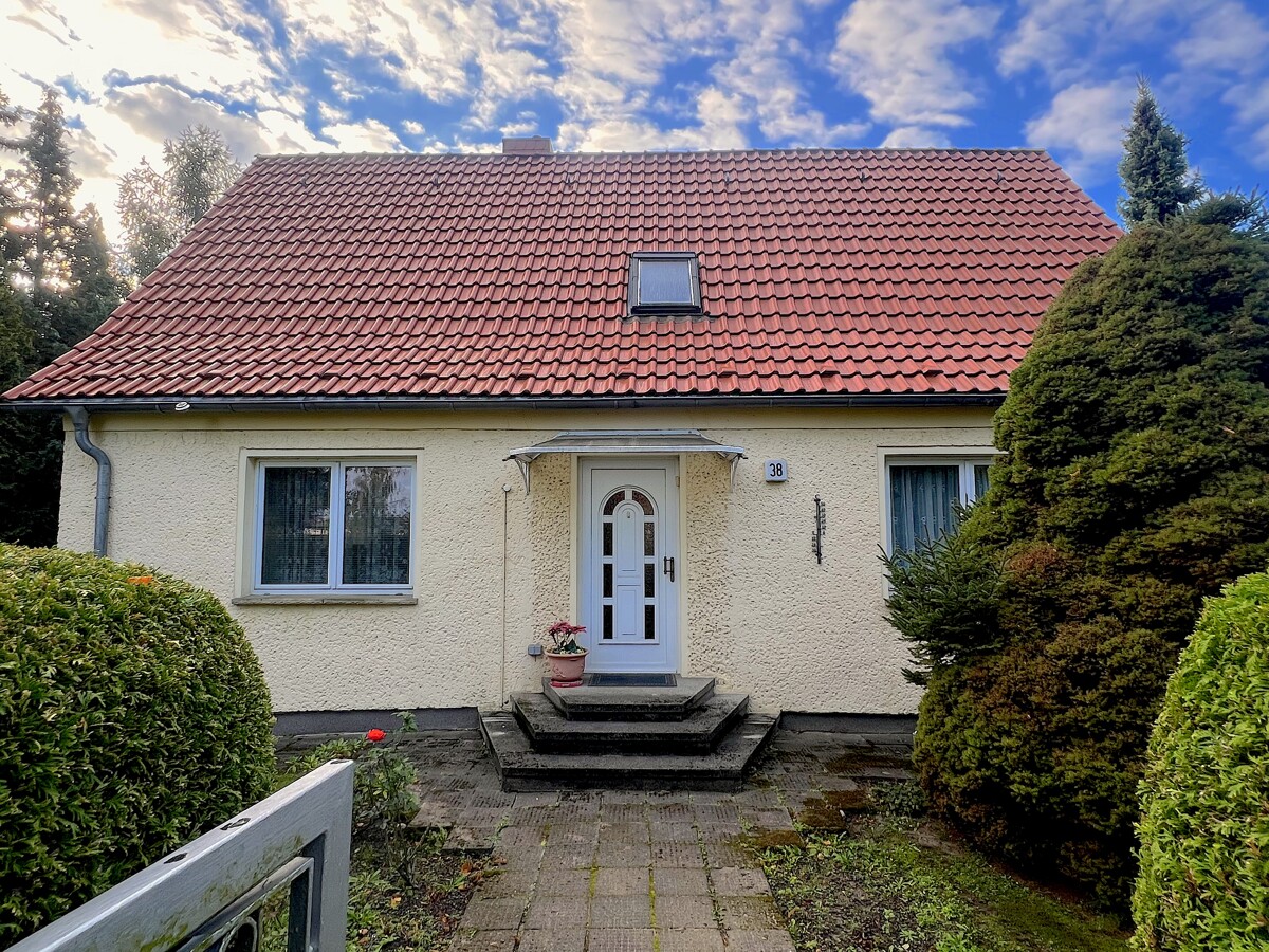 NEUER PREIS|1.056m² Sonnengrundstück in Südlage, charmante Einfamilienhaus, Garage, viel Nebengelass