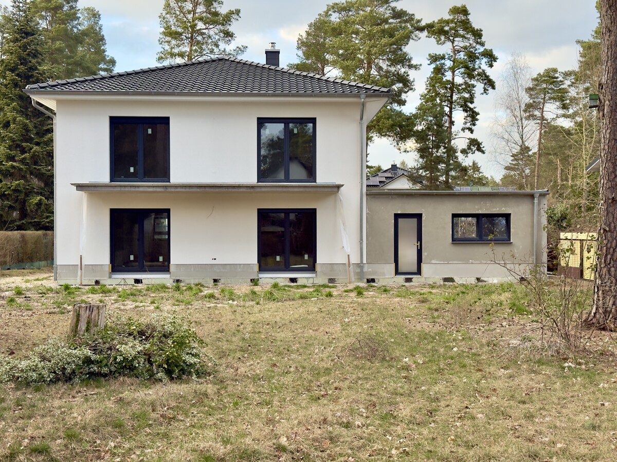 PROVISIONSFREI |Erstbezug von 200 m² Villa mit Balkon, Dachterrassen-Garage und 1.129 qm Garten