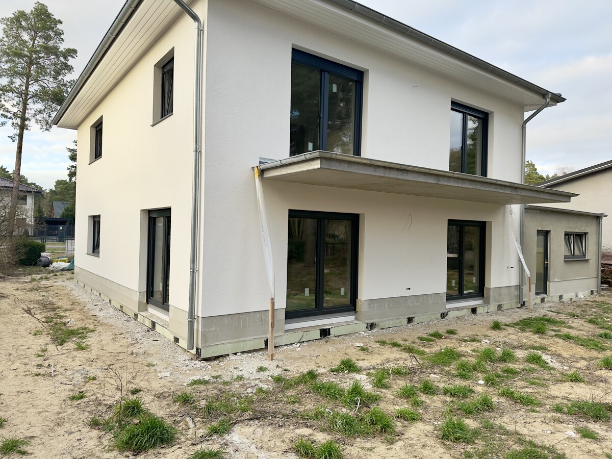 PROVISIONSFREI |Erstbezug von 200 m² Villa mit Balkon, Dachterrassen-Garage und 1.129 qm Garten
