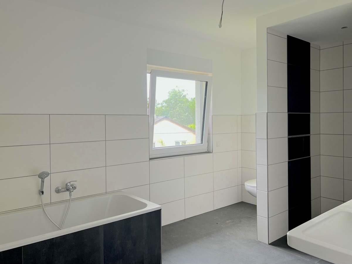 PROVISIONSFREI |Erstbezug von 200 m² Villa mit Balkon, Dachterrassen-Garage und 1.129 qm Garten