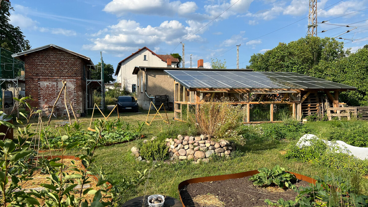 IDYLLE AM BAHNHOF | Kleinhaus zentral mit PV-Anlage und 2 Nebengelassen ohne Provision