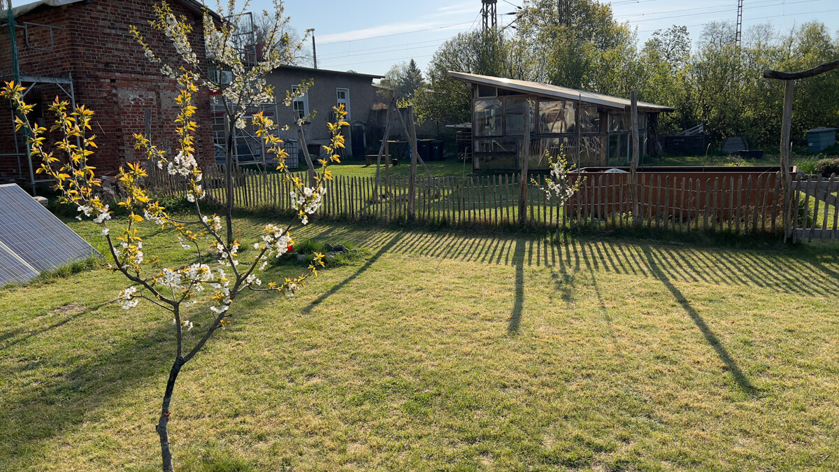 IDYLLE AM BAHNHOF | Kleinhaus zentral mit PV-Anlage und 2 Nebengelassen ohne Provision