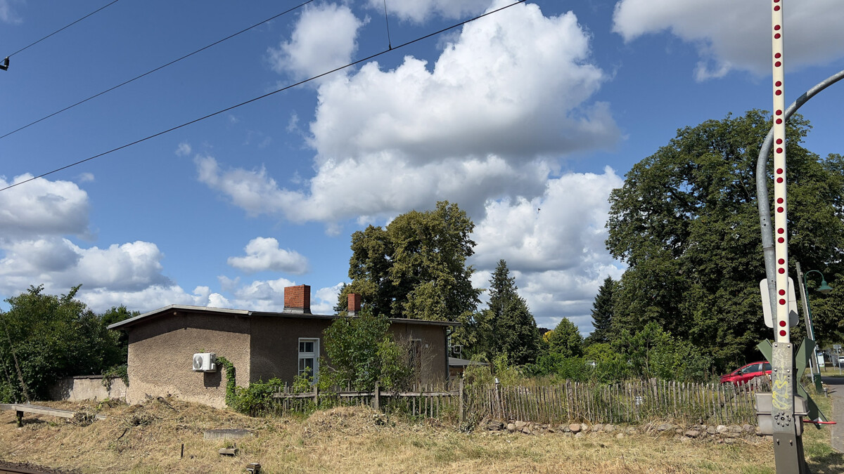 IDYLLE AM BAHNHOF | Kleinhaus zentral mit PV-Anlage und 2 Nebengelassen ohne Provision