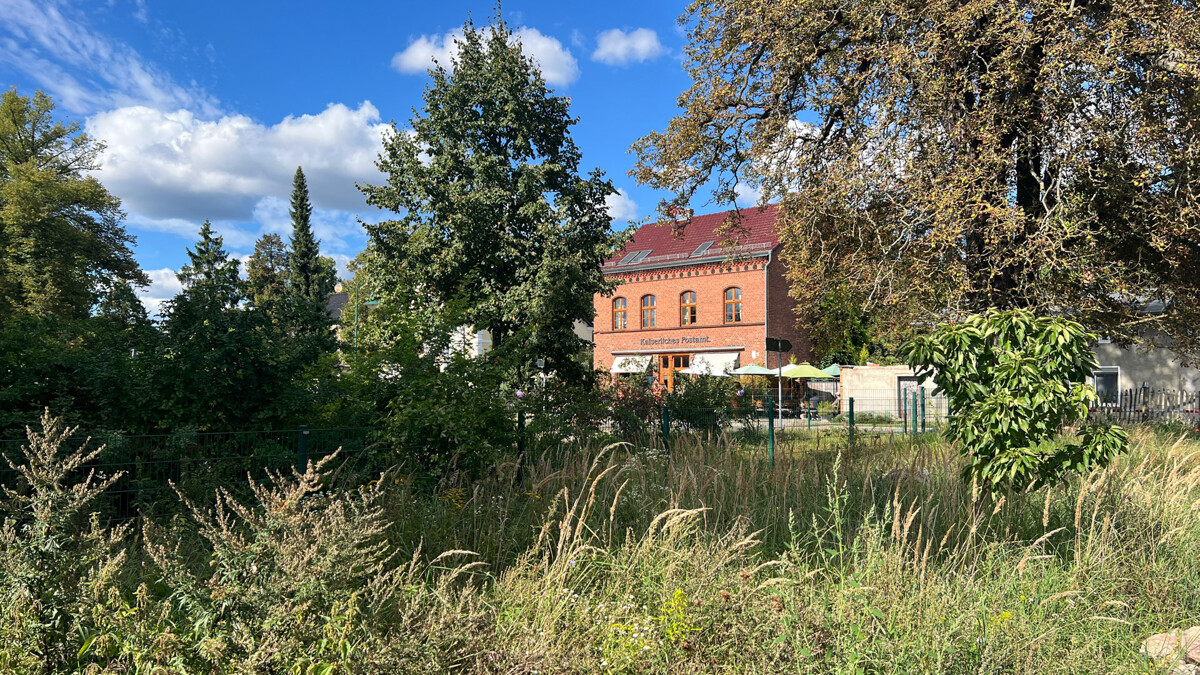 IDYLLE AM BAHNHOF | Kleinhaus zentral mit PV-Anlage und 2 Nebengelassen ohne Provision