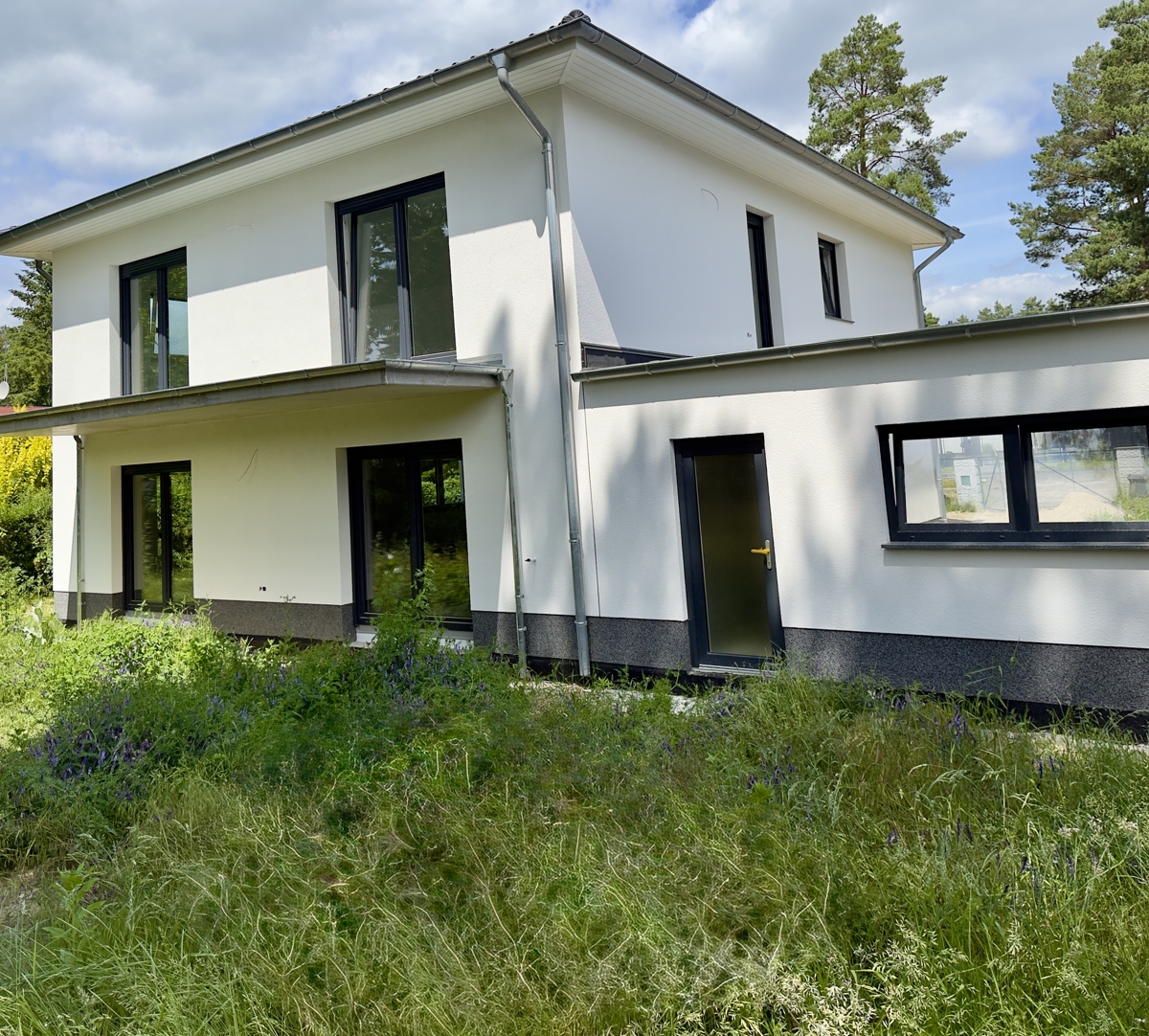 ERSTBEZUG | Exklusive Villa mit ca. 200m² Wohnfläche und großzügigem Garte