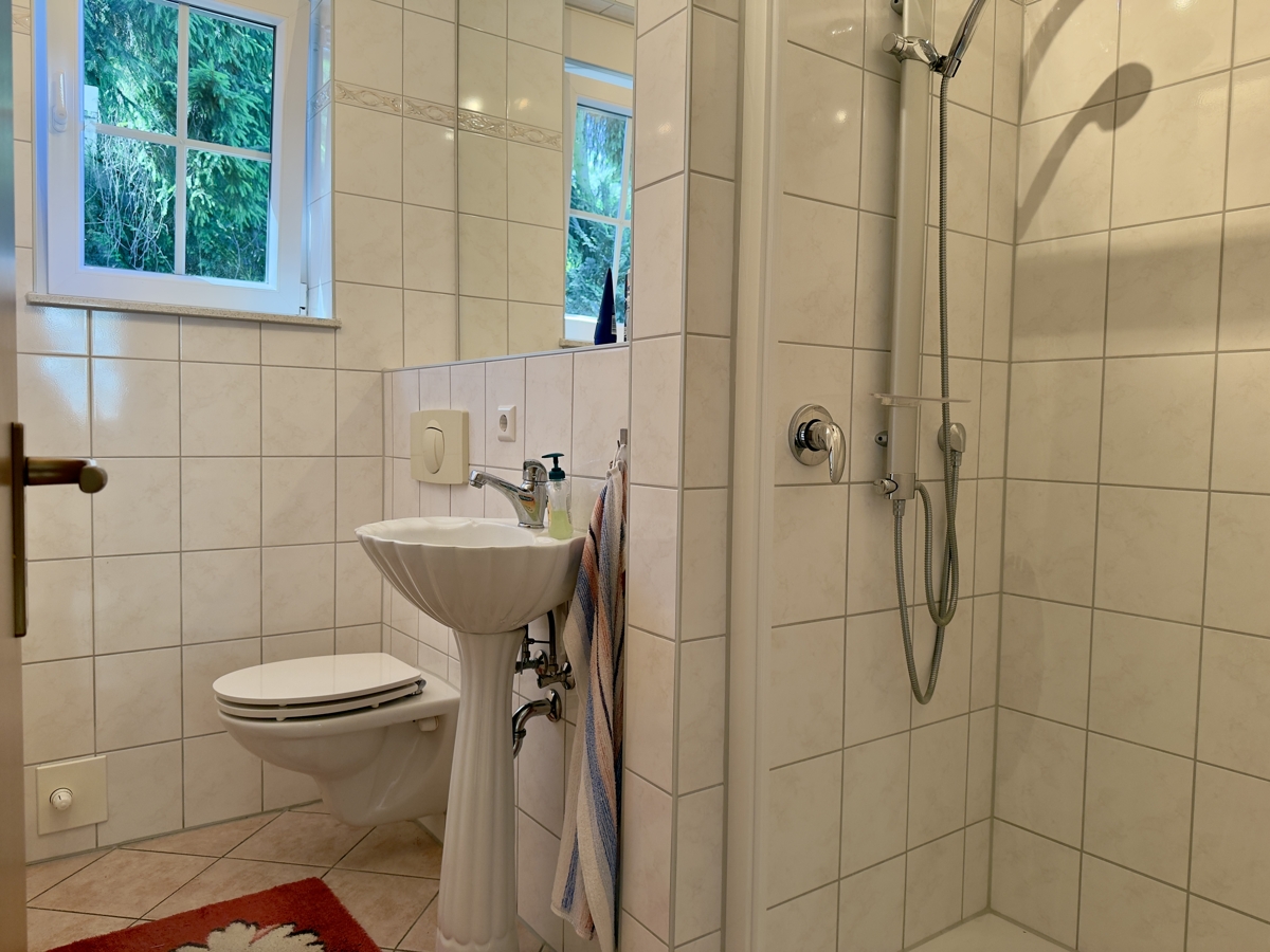 RESERVIERT | PROVISIONSFREI |   Gepflegtes Einfamilienhaus mit großem Grundstück