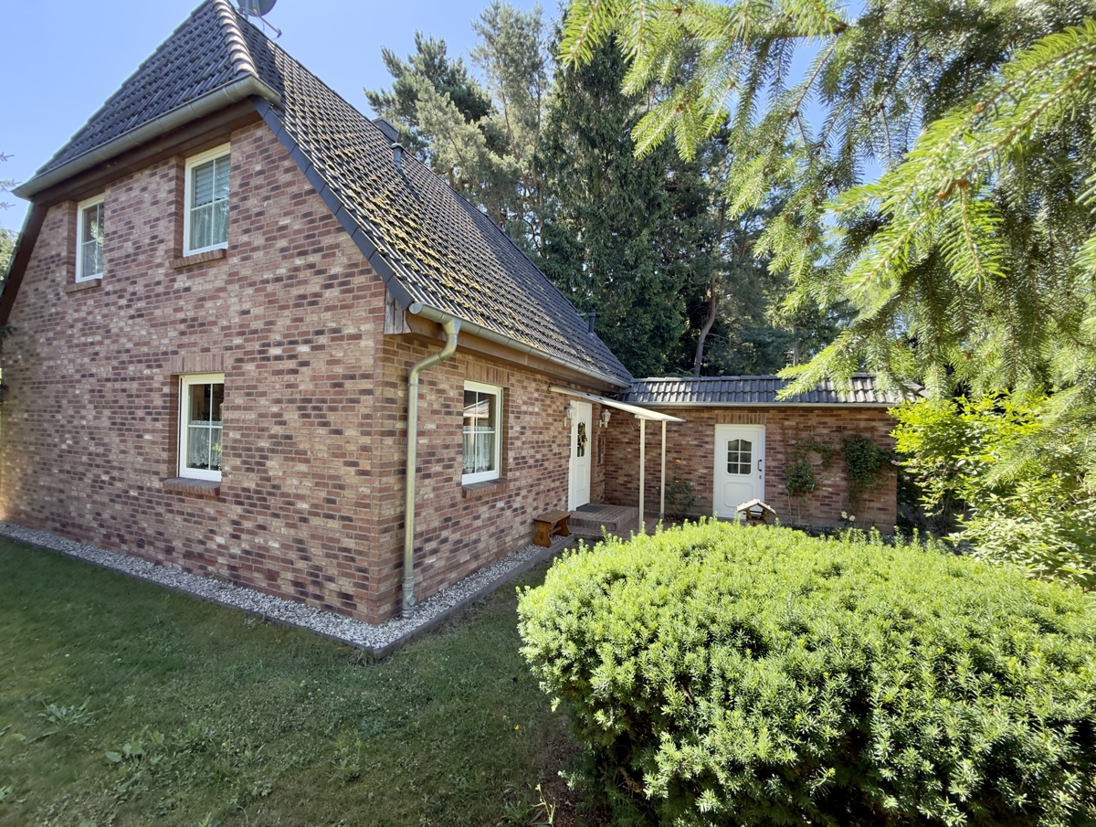 RESERVIERT | PROVISIONSFREI |   Gepflegtes Einfamilienhaus mit großem Grundstück