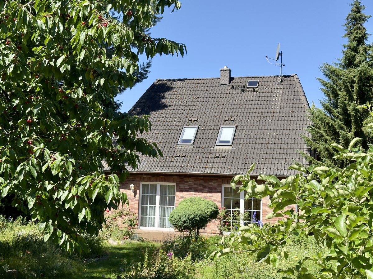 RESERVIERT | PROVISIONSFREI |   Gepflegtes Einfamilienhaus mit großem Grundstück