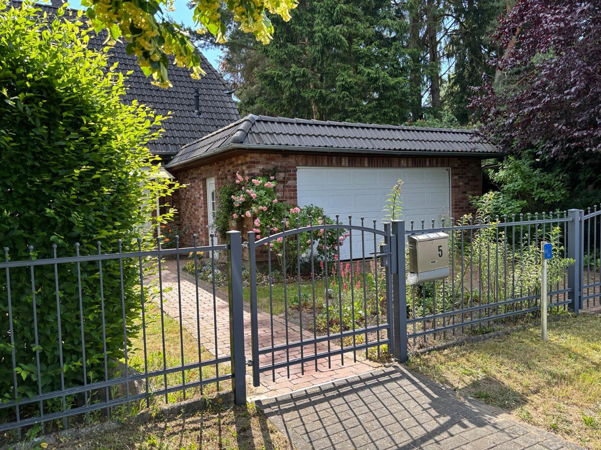 RESERVIERT | PROVISIONSFREI |   Gepflegtes Einfamilienhaus mit großem Grundstück