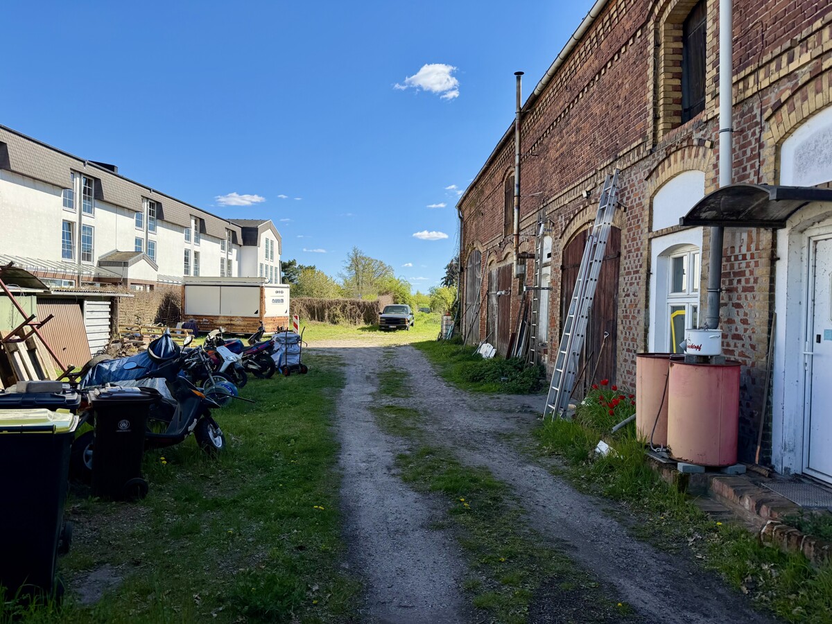 Hinterliegergrundstück mit massiver Scheune in Ahrensfelde sichern - ruhige Ortslage mit Weitblick!