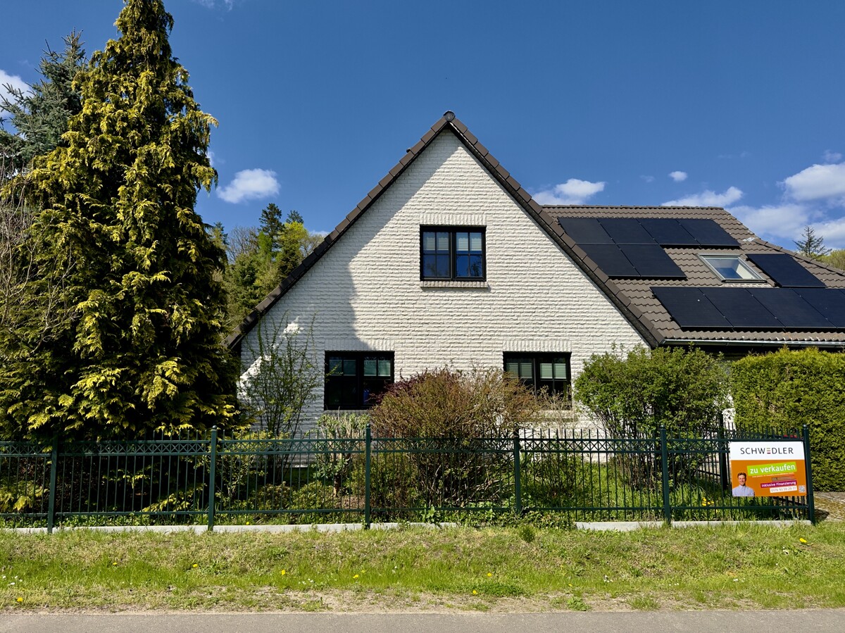 NEUER PREIS | Großzügige Villa mit Schwimmbad und parkähnlichem Garten