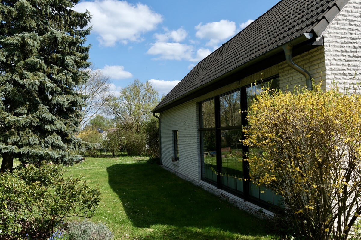 NEUER PREIS | Großzügige Villa mit Schwimmbad und parkähnlichem Garten