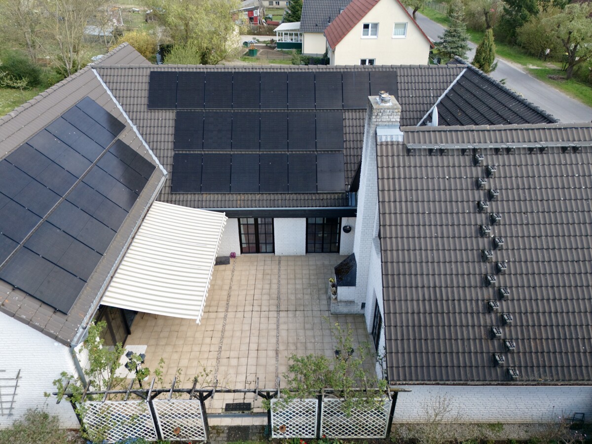 NEUER PREIS | Großzügige Villa mit Schwimmbad und parkähnlichem Garten
