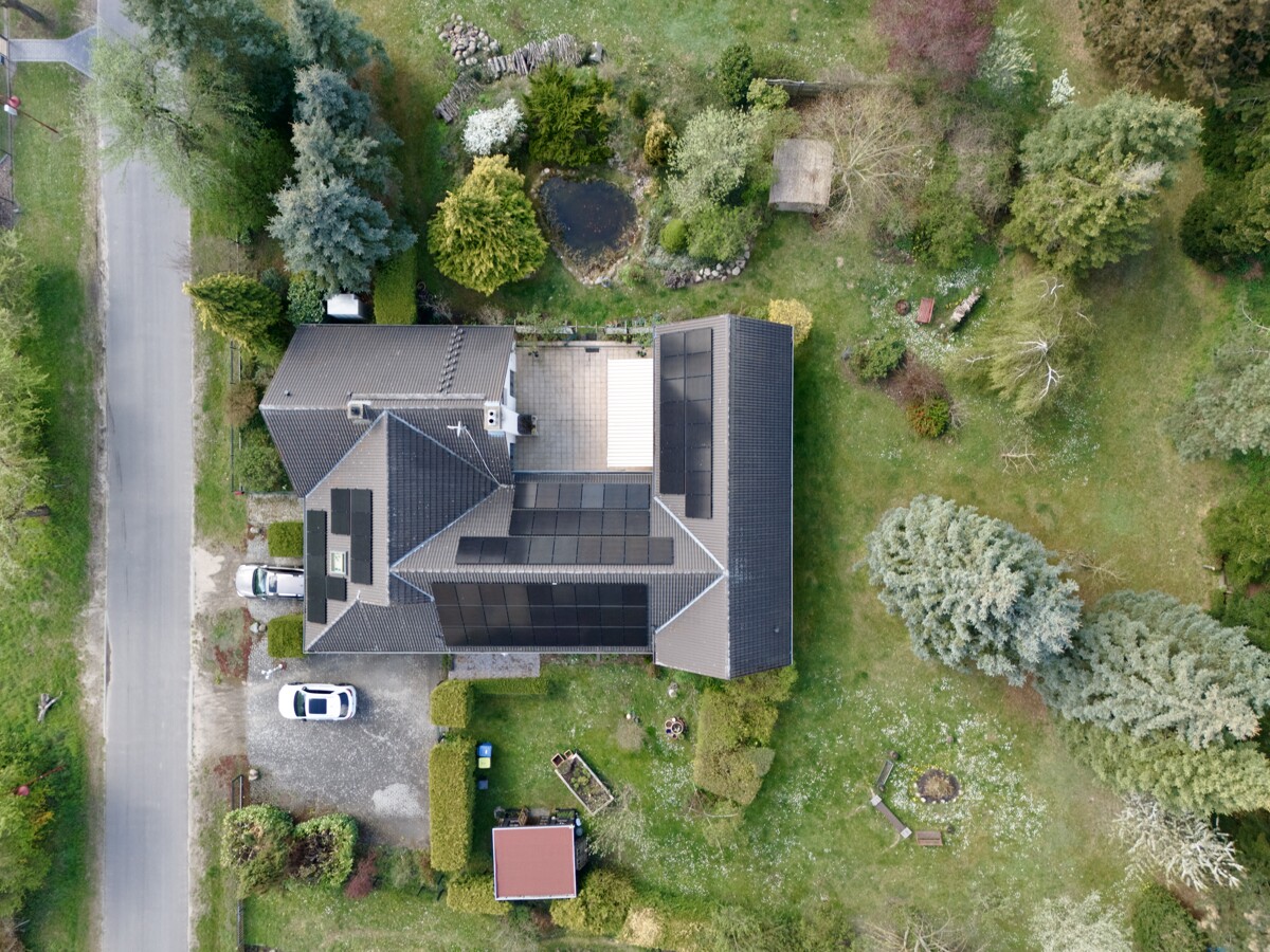 NEUER PREIS | Großzügige Villa mit Schwimmbad und parkähnlichem Garten