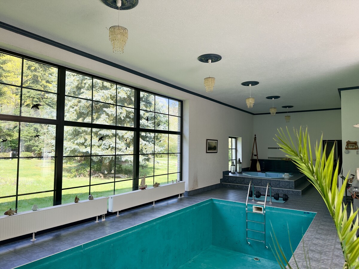 NEUER PREIS | Großzügige Villa mit Schwimmbad und parkähnlichem Garten