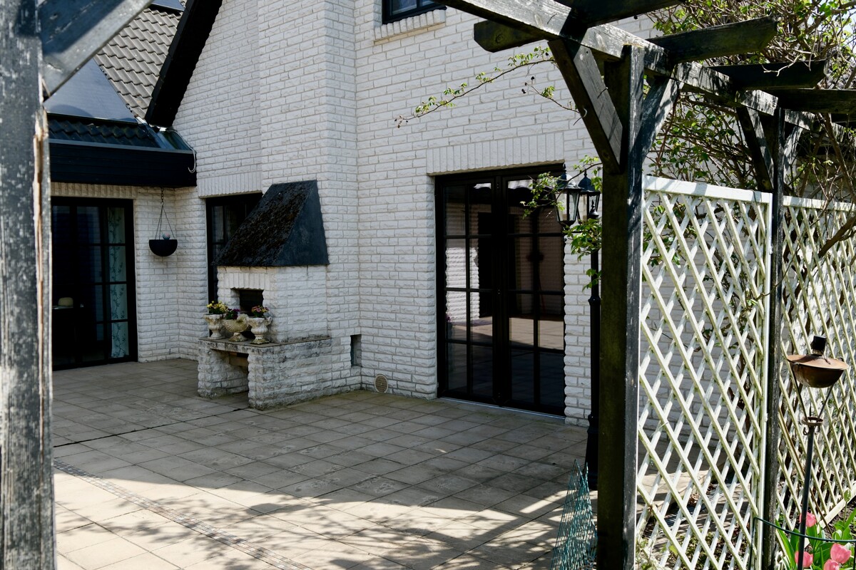 NEUER PREIS | Großzügige Villa mit Schwimmbad und parkähnlichem Garten