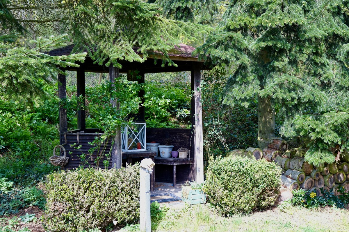 NEUER PREIS | Großzügige Villa mit Schwimmbad und parkähnlichem Garten