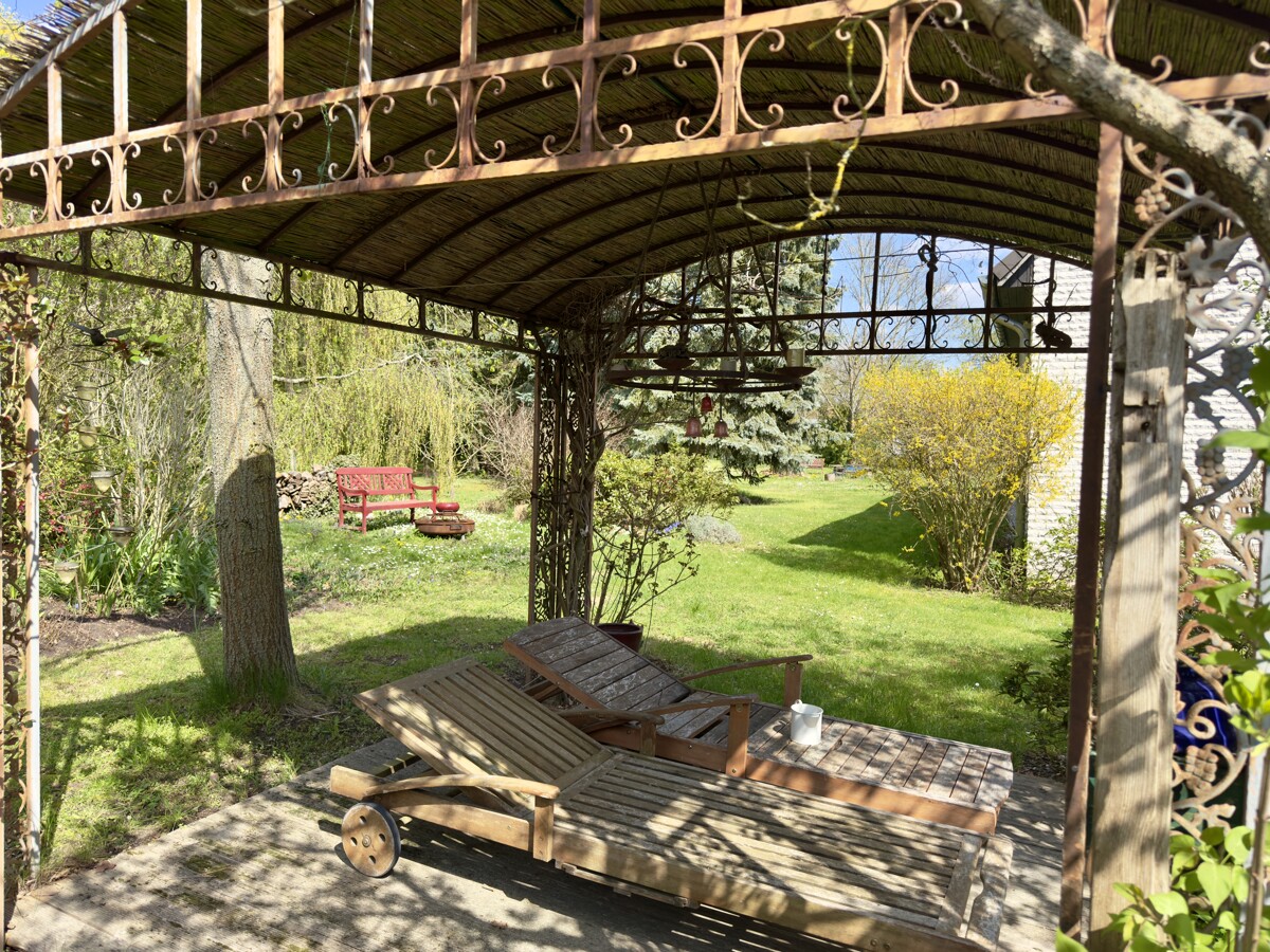 NEUER PREIS | Großzügige Villa mit Schwimmbad und parkähnlichem Garten