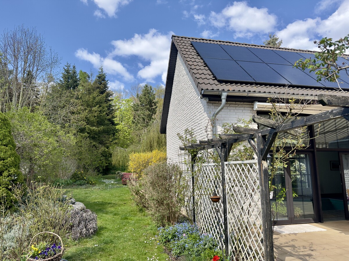 NEUER PREIS | Großzügige Villa mit Schwimmbad und parkähnlichem Garten