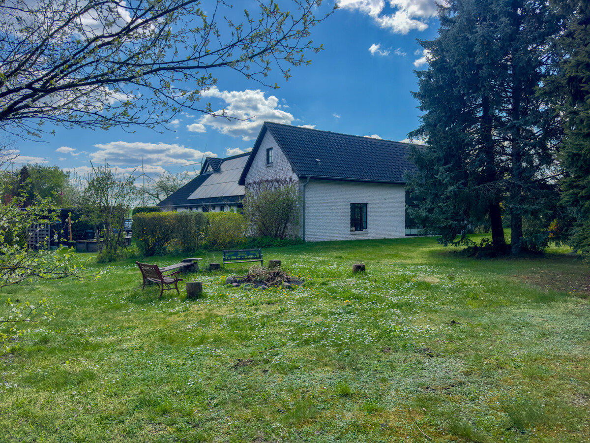 NEUER PREIS | Großzügige Villa mit Schwimmbad und parkähnlichem Garten