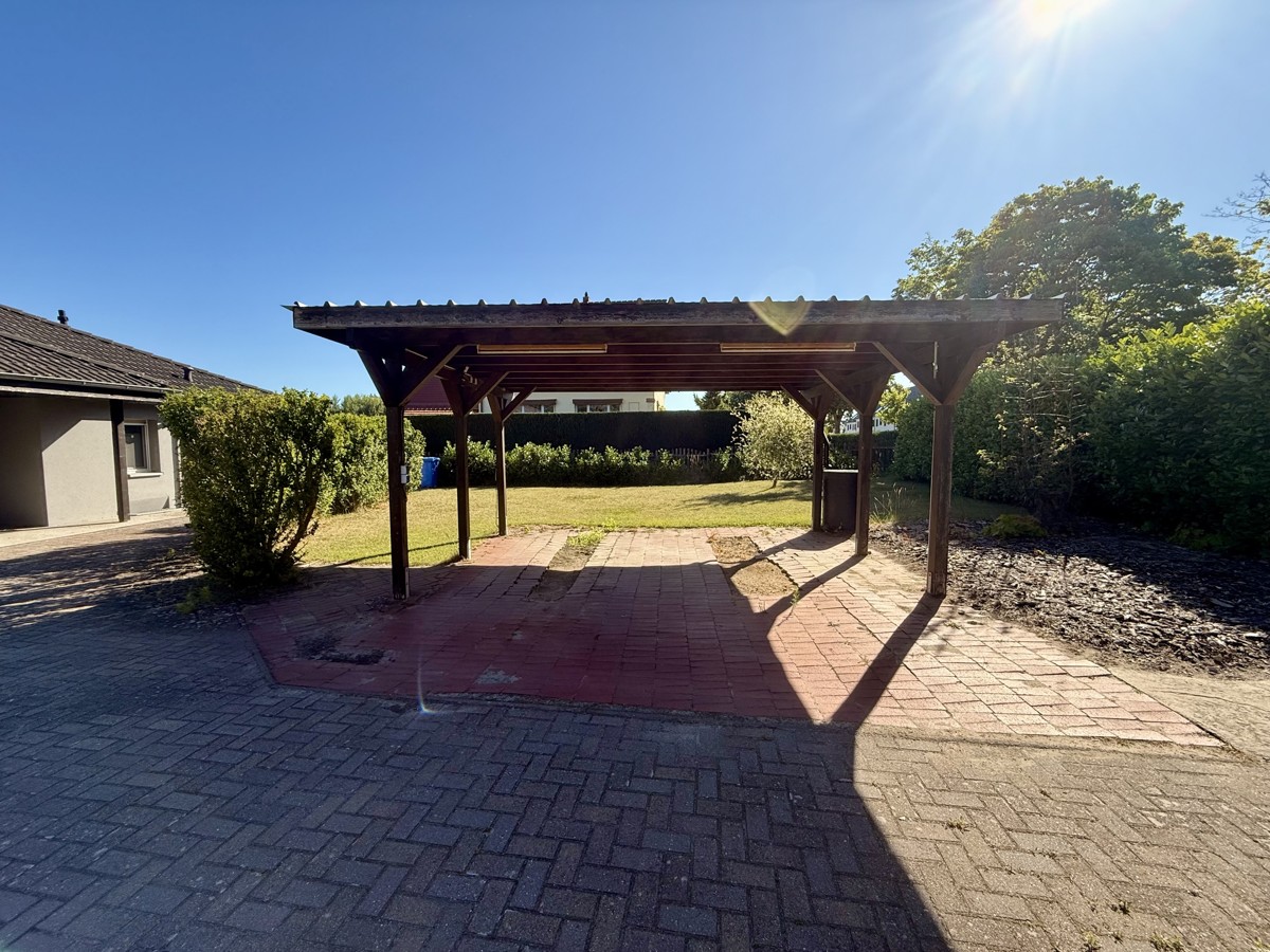 Jetzt zugreifen und Sommer genießen|Bungalow mit Grundstücks-Paradies in Rüdersdorf!