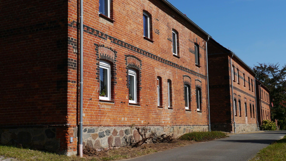 PROVISIONSFREI | Sanierungsobjekt mit Potenzial – 8 Wohnungen, Nebengebäude und 2.626 m² Grundstück