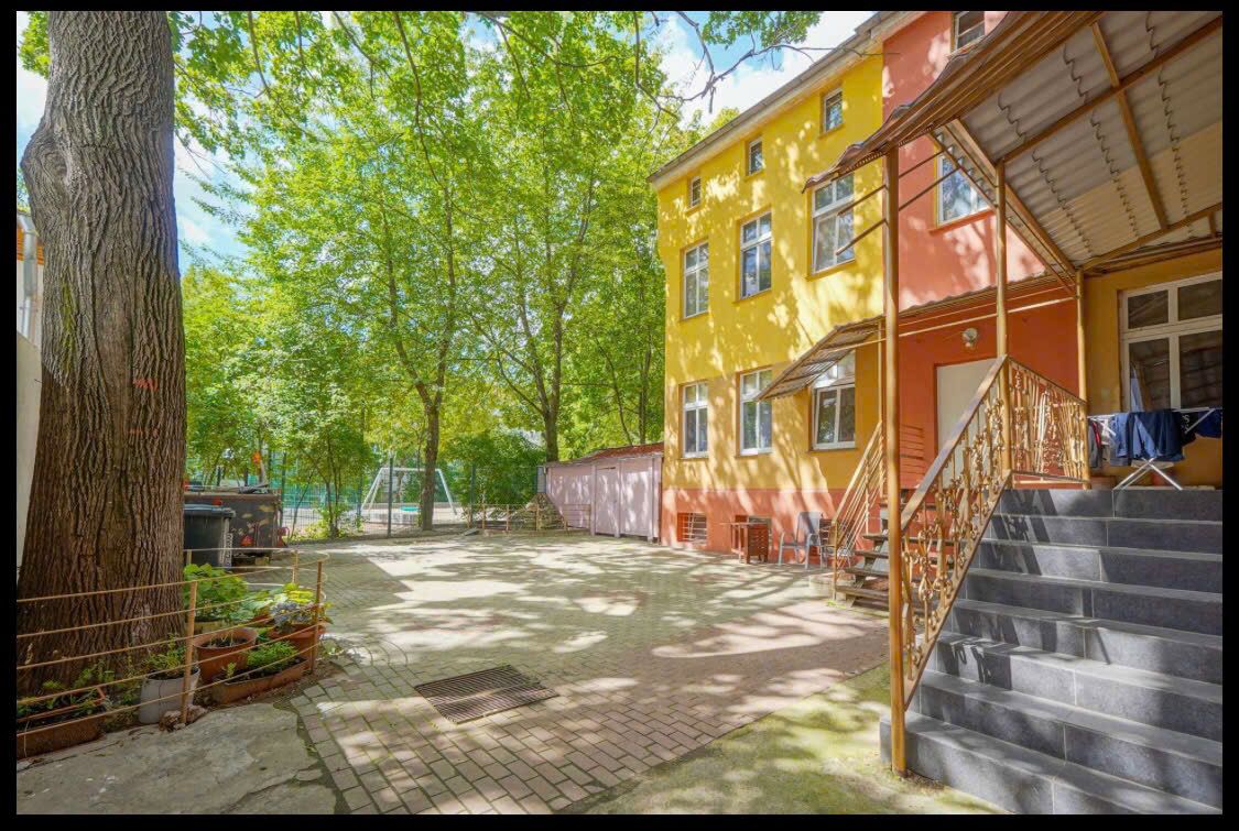 MFH mit gesichertem Cashflow & massivem Ausbaupotenzial, Nähe Bahnhof Lichtenberg (200 m!)