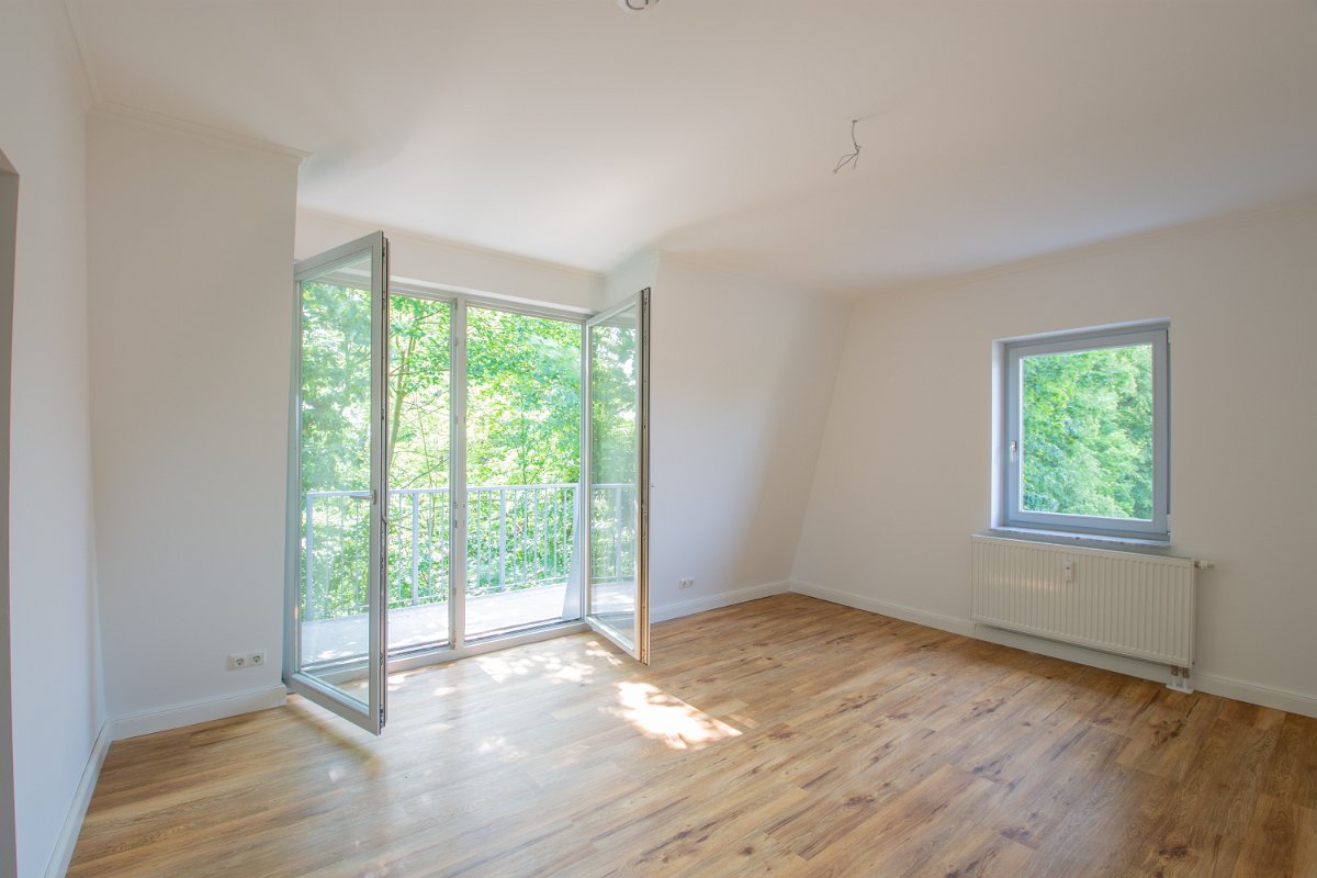 PROVISIONSFREI | Exklusive 5-Raum-Dachgeschosswohnung mit Parkblick, Balkon, Aufzug & TG-Stellplatz