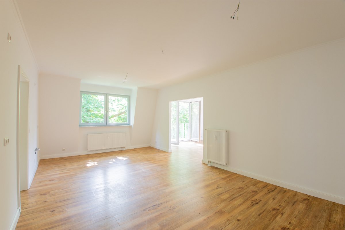 PROVISIONSFREI | Exklusive 5-Raum-Dachgeschosswohnung mit Parkblick, Balkon, Aufzug & TG-Stellplatz
